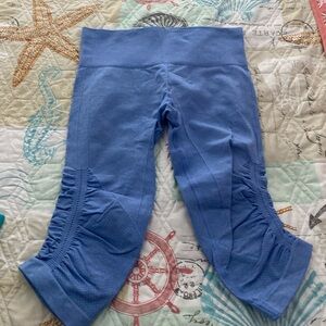 In the flow crop : lululemon sz 4